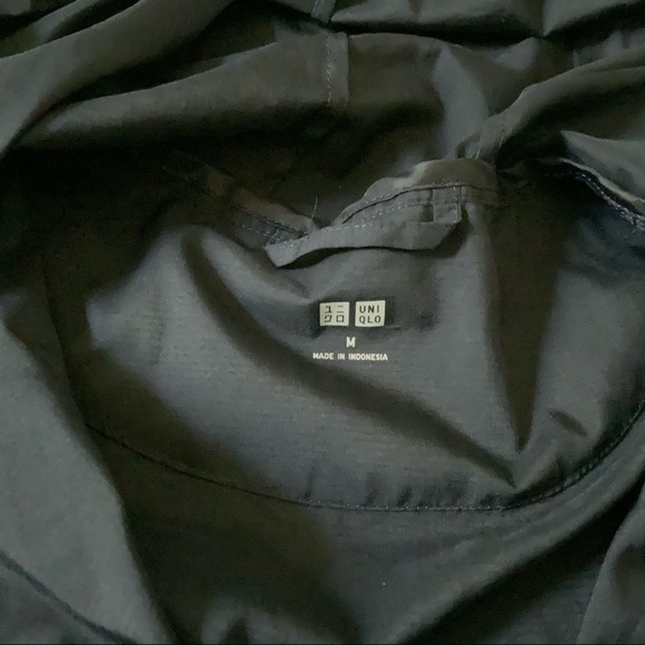 Uniqlo Navy Blue Lightweight Windbreaker Jacket - Picture 3 of 4